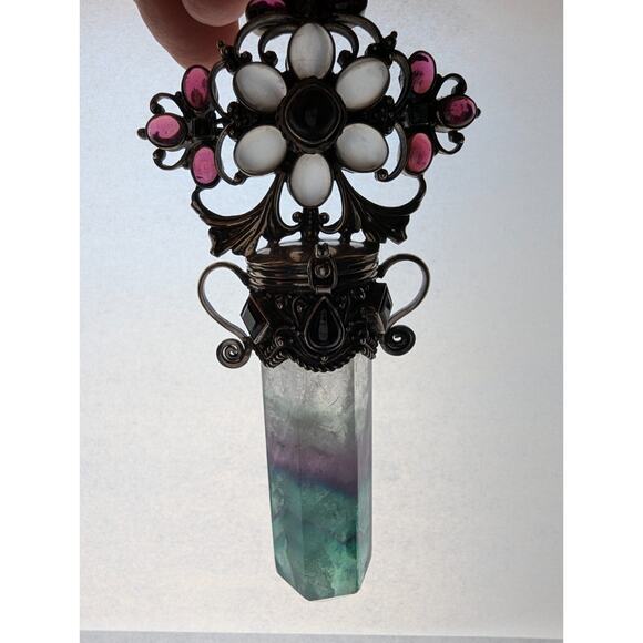 Vintage Florite Point Box Pendant with Ornate Floral Focal Signed - Picture 4 of 16